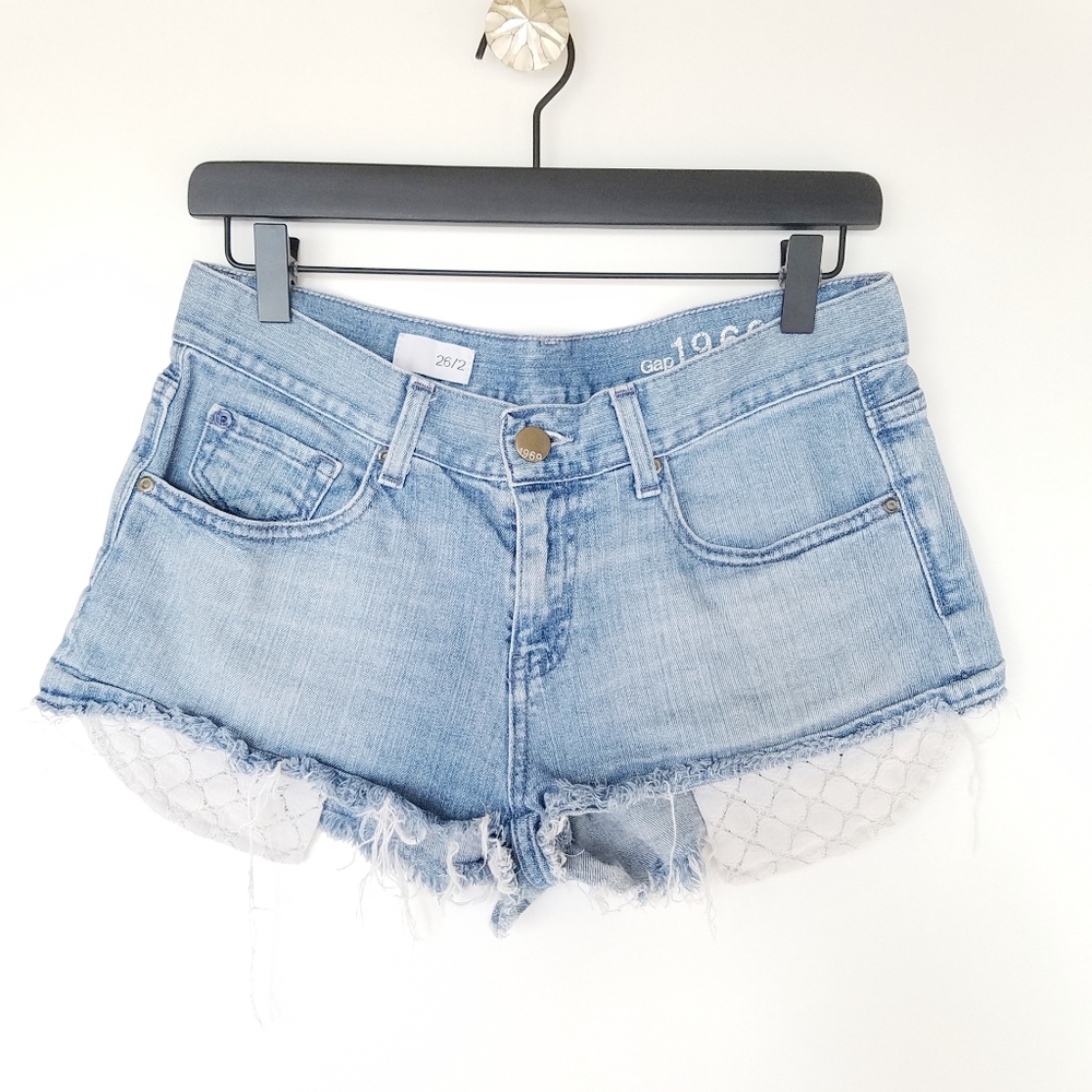 GAP | Cleo cut off blue jean shorts with raw hem Size 26/2